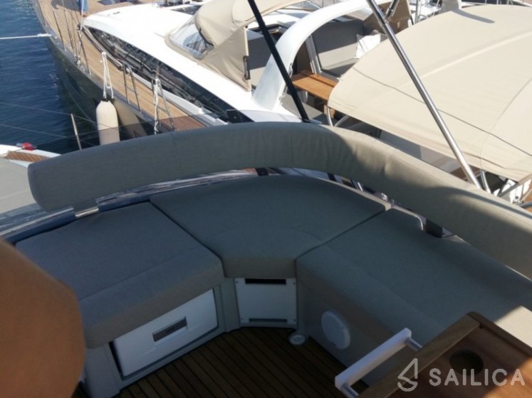 Bavaria E40 Fly - Yacht Charter Sailica