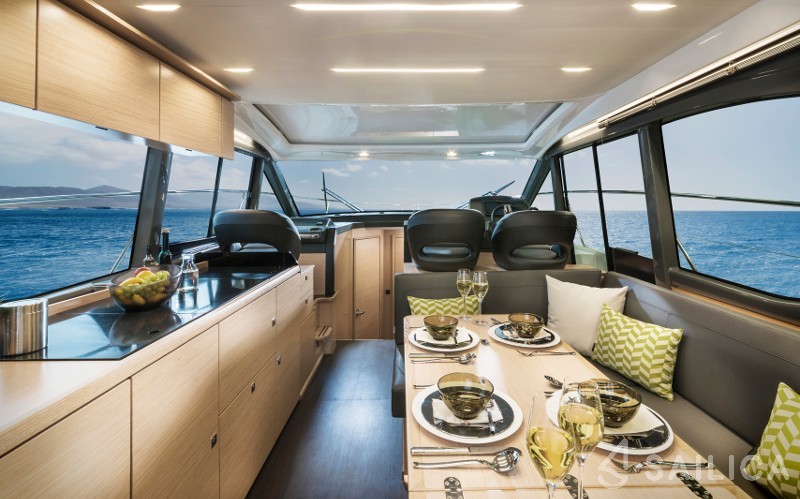 Bavaria R40 - Yacht Charter Sailica