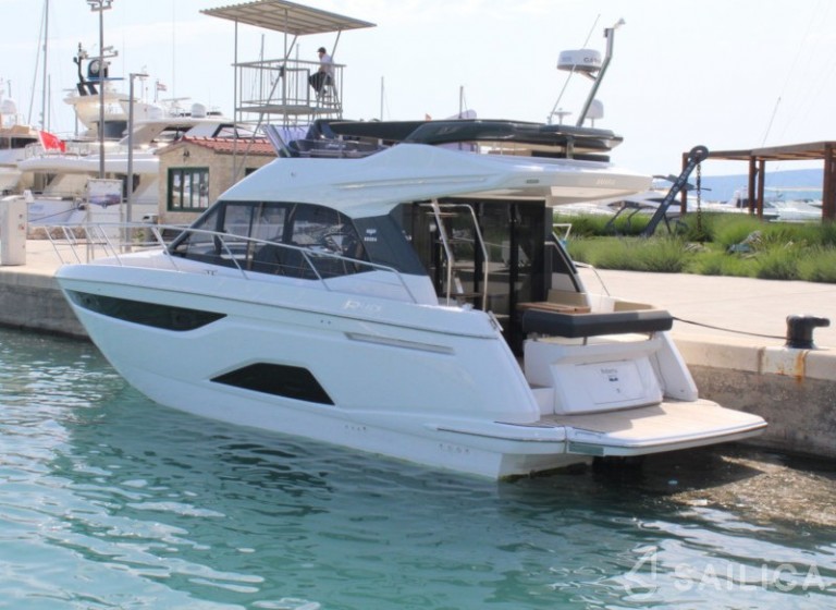 Bavaria R40 - Yacht Charter Sailica