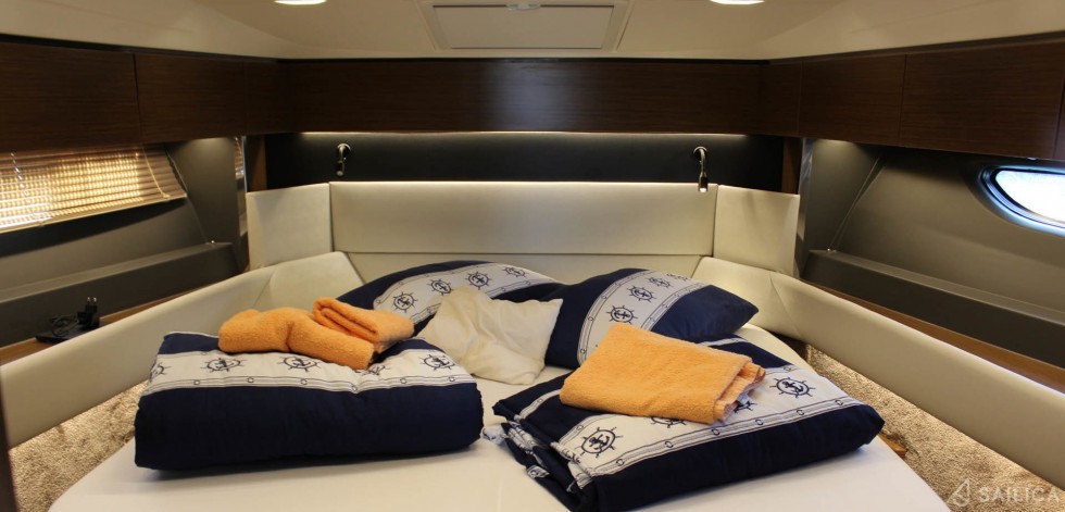 Bavaria R40 - Yacht Charter Sailica