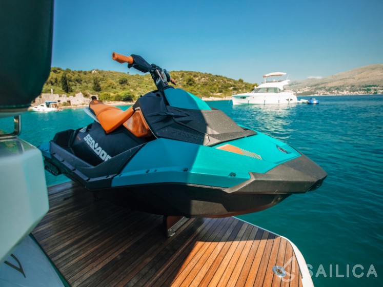 Bavaria R40 - Yacht Charter Sailica