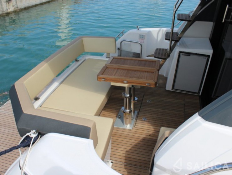 Bavaria R40 - Yacht Charter Sailica