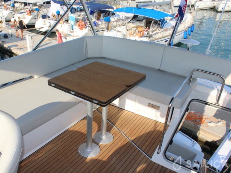 Bavaria R40 - Yacht Charter Sailica