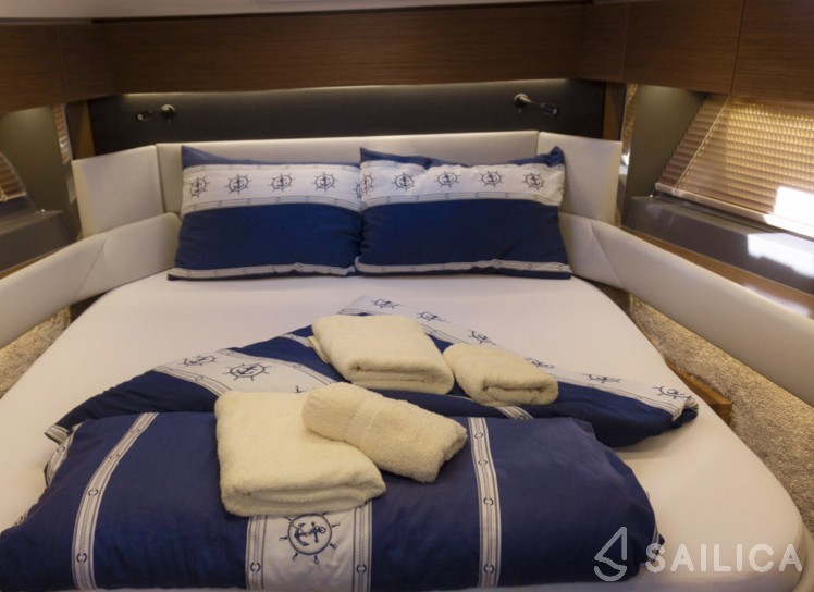 Bavaria R40 - Yacht Charter Sailica