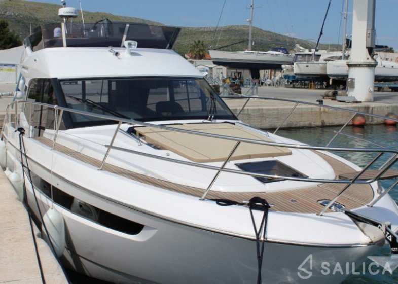 Bavaria R40 - Yacht Charter Sailica
