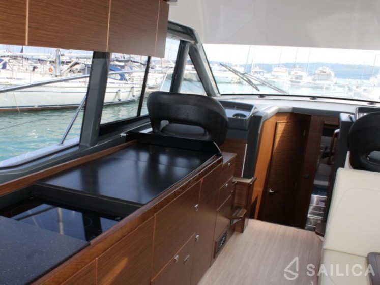 Bavaria R40 - Yacht Charter Sailica