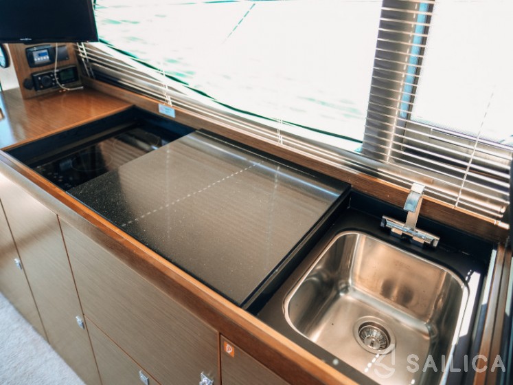 Bavaria R40 - Yacht Charter Sailica
