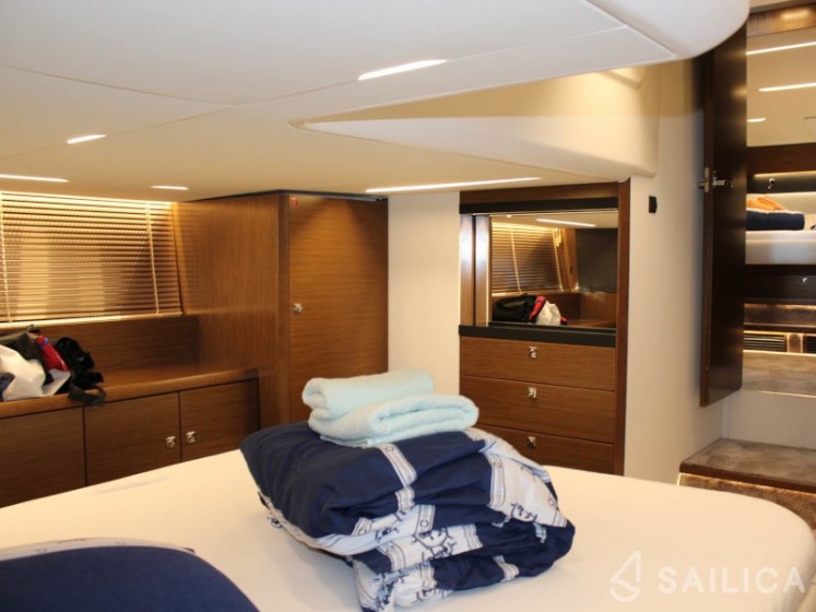 Bavaria R40 - Yacht Charter Sailica