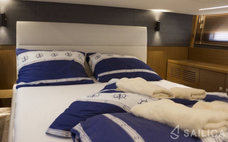 Bavaria R40 - Yacht Charter Sailica
