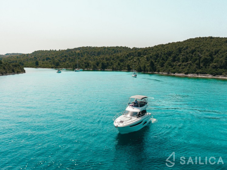 Bavaria R40 - Yacht Charter Sailica