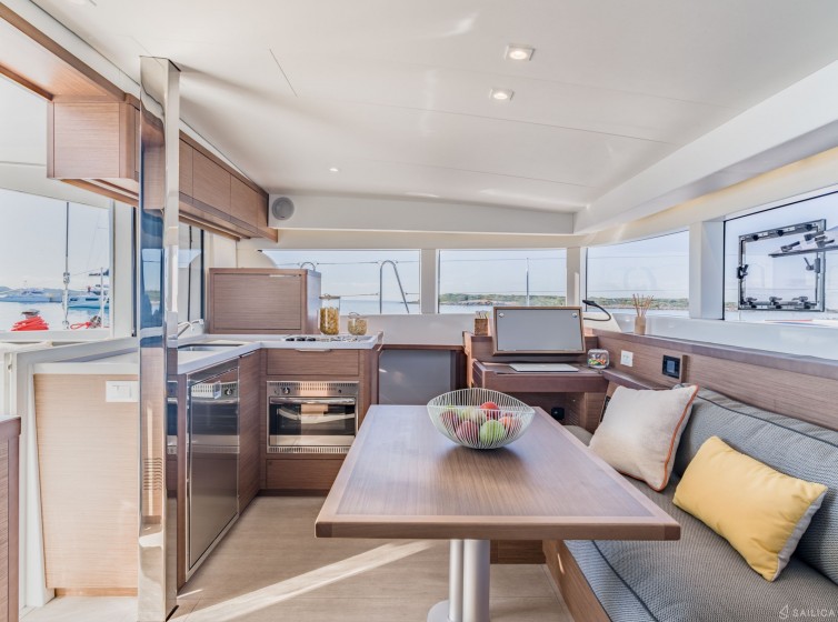 Lagoon 40 - Yacht Charter Sailica