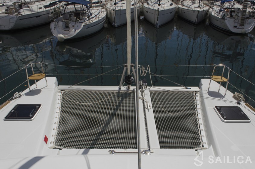Lagoon 40 - Yacht Charter Sailica