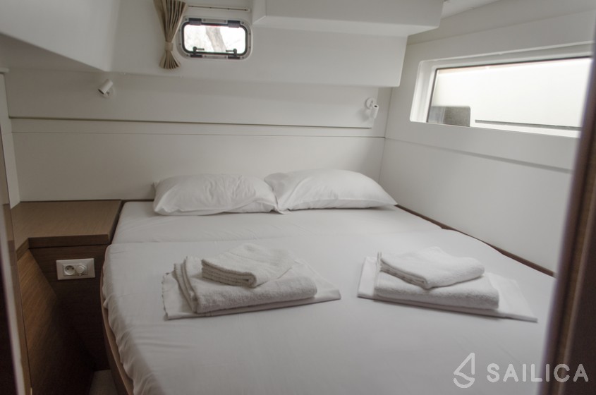 Lagoon 40 - Yacht Charter Sailica