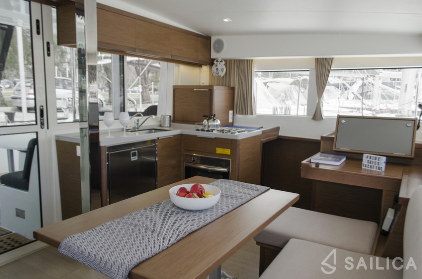 Lagoon 40 - Yacht Charter Sailica