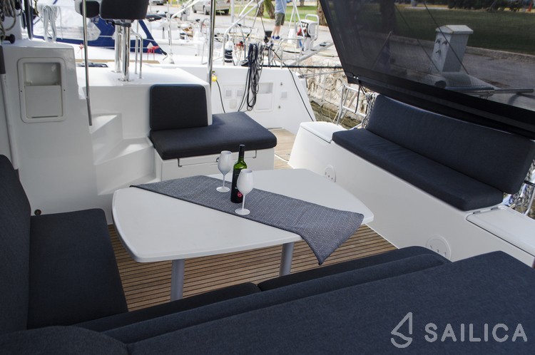 Lagoon 40 - Yacht Charter Sailica