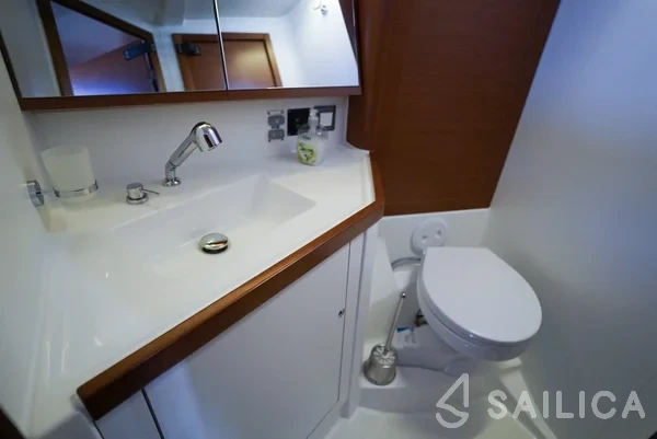 Oceanis 46.1 - Yacht Charter Sailica