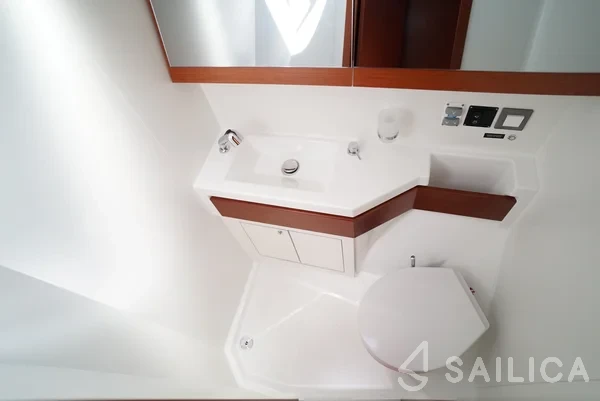Oceanis 46.1 - Yacht Charter Sailica
