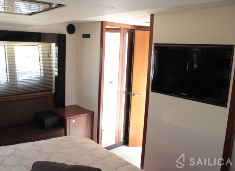 Sunseeker 64 - Yacht Charter Sailica