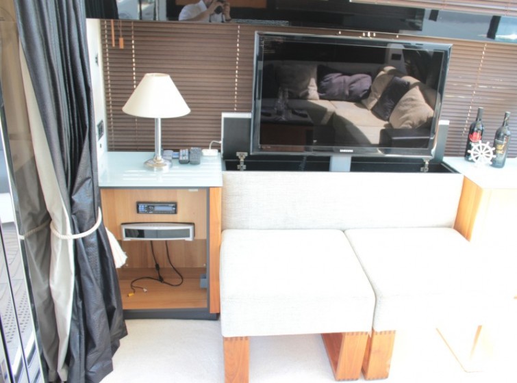 Sunseeker 64 - Yacht Charter Sailica