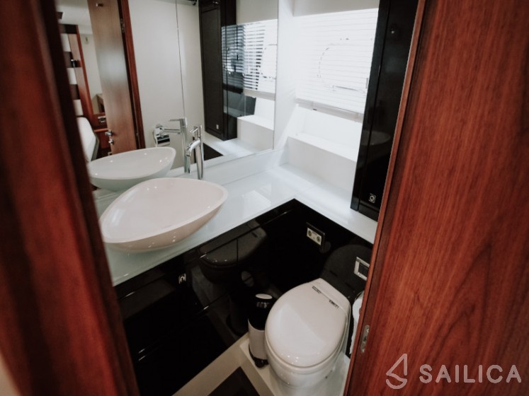 Sunseeker 64 - Yacht Charter Sailica