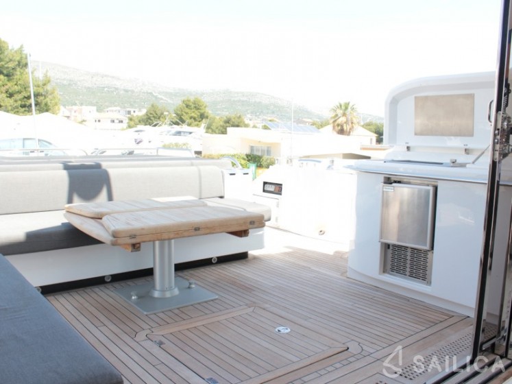 Sunseeker 64 - Yacht Charter Sailica