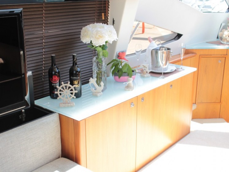 Sunseeker 64 - Yacht Charter Sailica