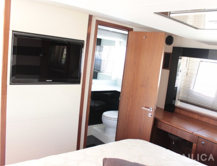Sunseeker 64 - Yacht Charter Sailica