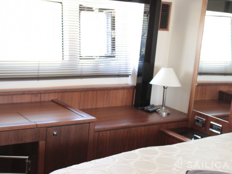 Sunseeker 64 - Yacht Charter Sailica