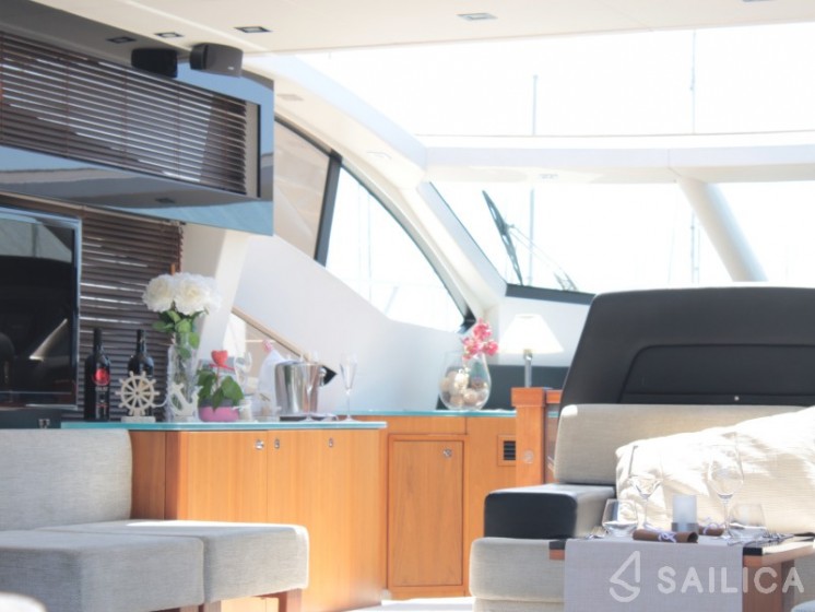 Sunseeker 64 - Yacht Charter Sailica