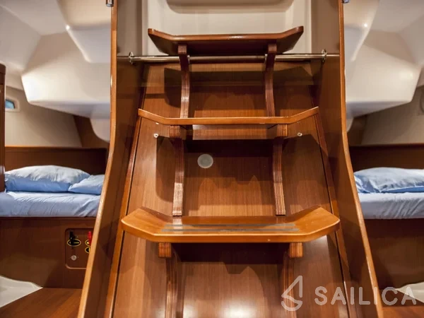 Oceanis 43 - Yacht Charter Sailica