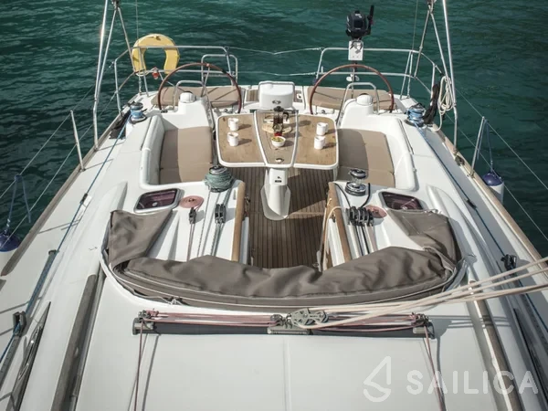 Oceanis 43 - Yacht Charter Sailica