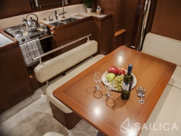 Oceanis 43 - Yacht Charter Sailica