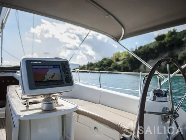 Oceanis 43 - Yacht Charter Sailica
