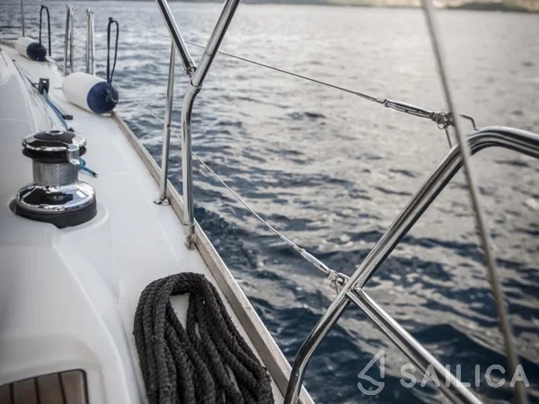 Oceanis 43 - Yacht Charter Sailica
