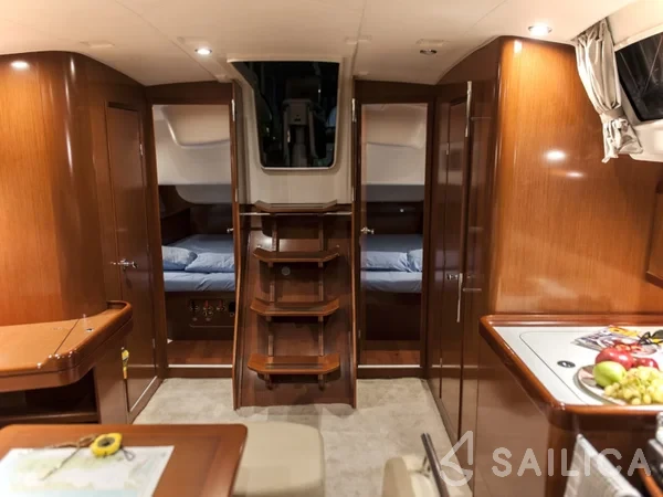 Oceanis 43 - Yacht Charter Sailica