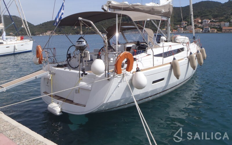 Sun Odyssey 409 - Yacht Charter Sailica