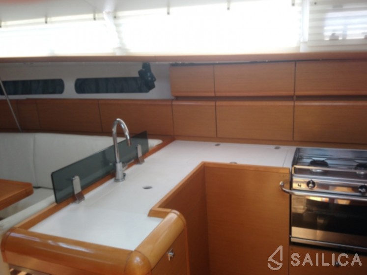 Sun Odyssey 409 - Yacht Charter Sailica