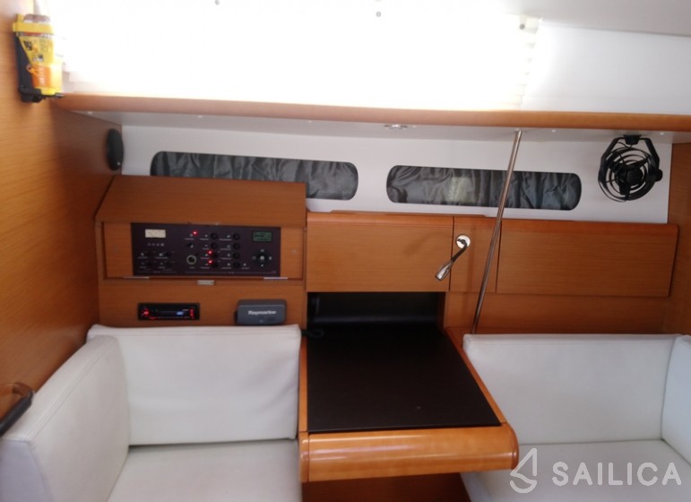 Sun Odyssey 409 - Yacht Charter Sailica