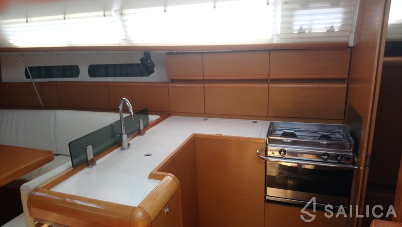 Sun Odyssey 409 - Yacht Charter Sailica