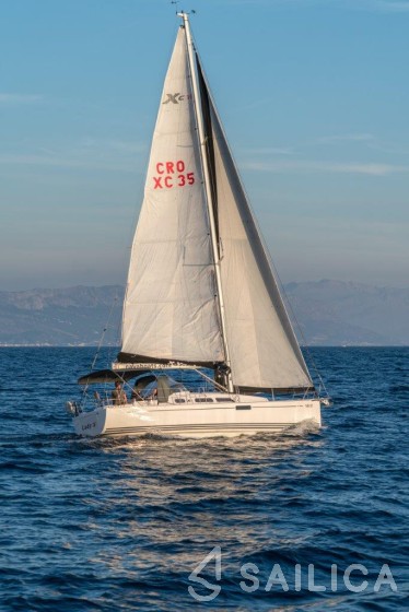 Xc 35 - Yacht Charter Sailica