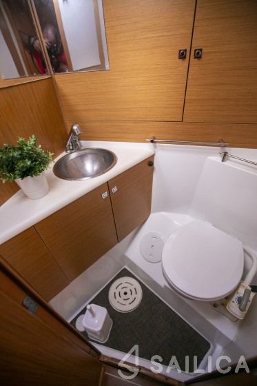 Sun Odyssey 49i - Yacht Charter Sailica