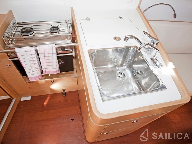 First 35 - Yacht Charter Sailica