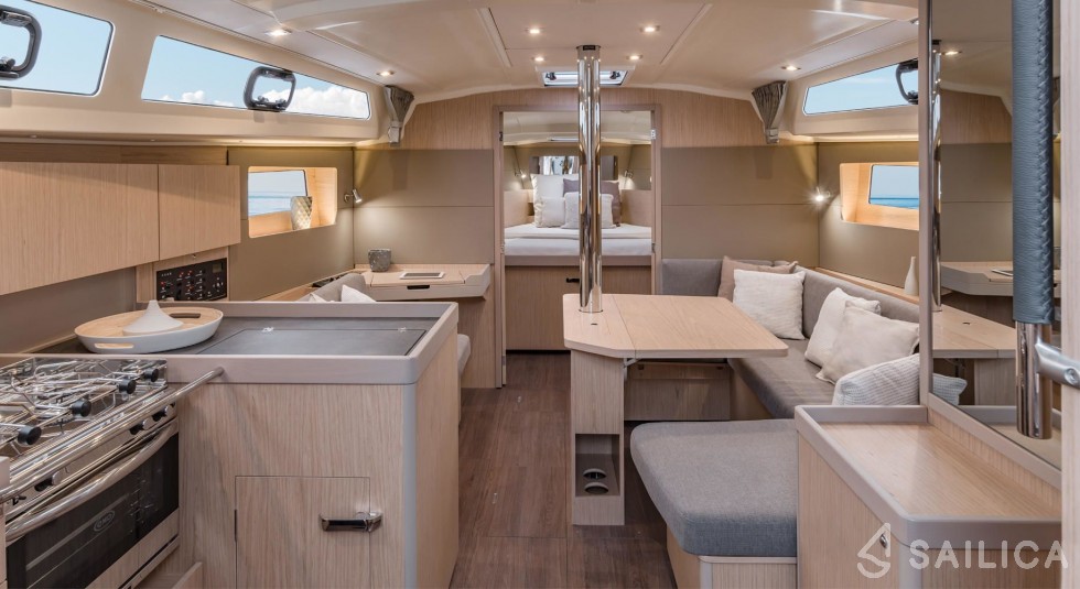 Oceanis 41.1 - Yacht Charter Sailica