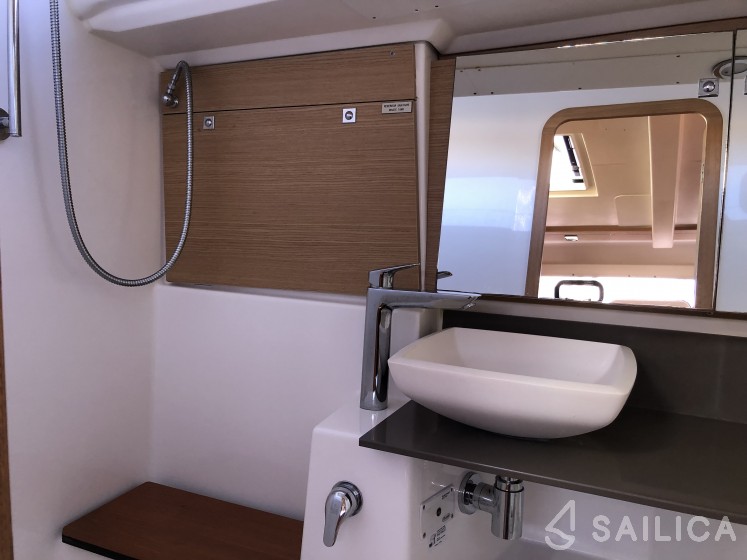 Dufour 412 Grand large - Yacht Charter Sailica