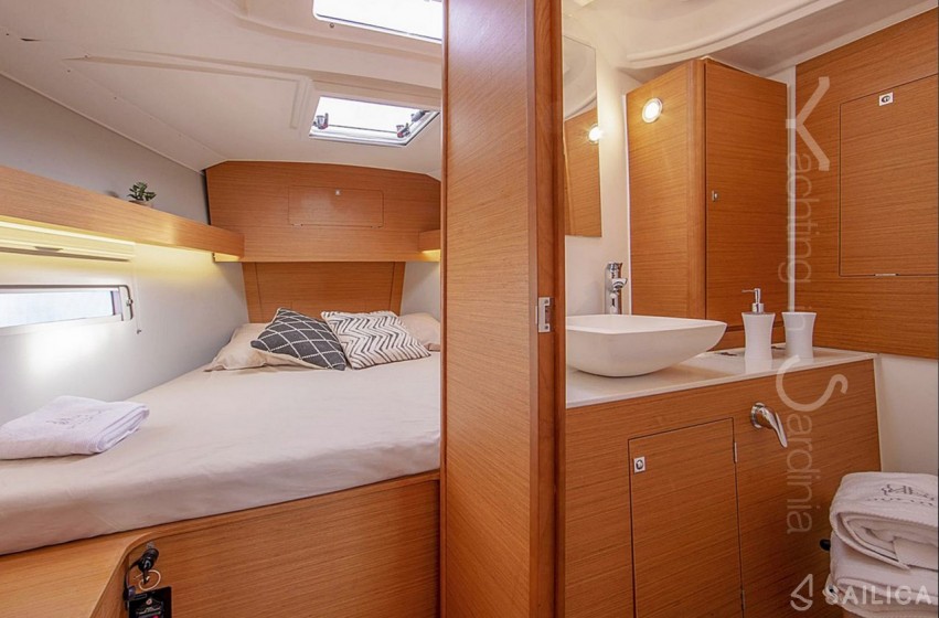 Dufour 390 Grand Large - Yacht Charter Sailica