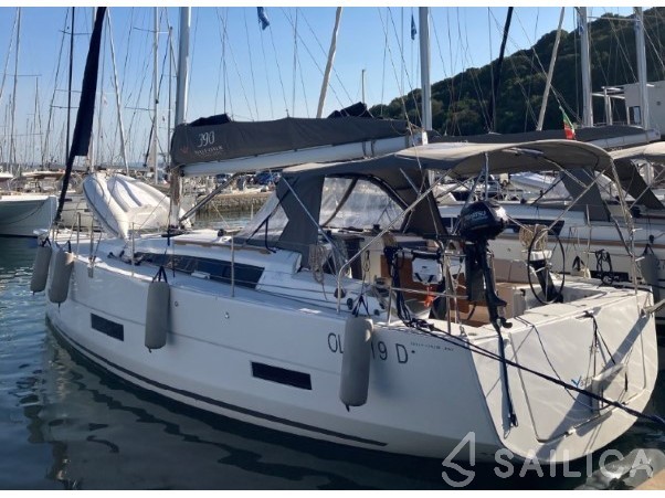 Dufour 390 Grand Large - Yacht Charter Sailica