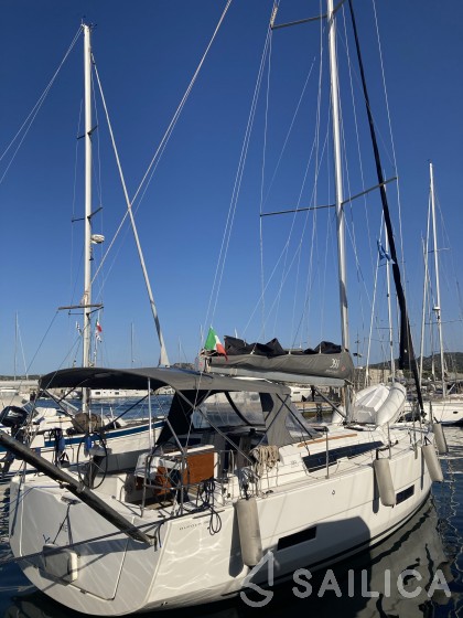 Dufour 390 Grand Large - Yacht Charter Sailica