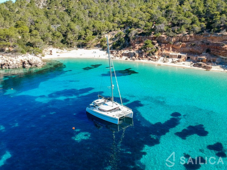 Lagoon 450 Sport - Yacht Charter Sailica