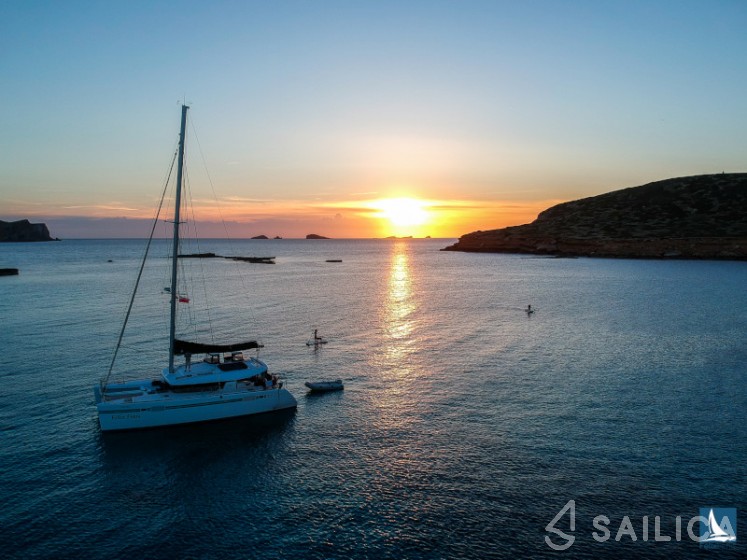 Lagoon 450 Sport - Yacht Charter Sailica