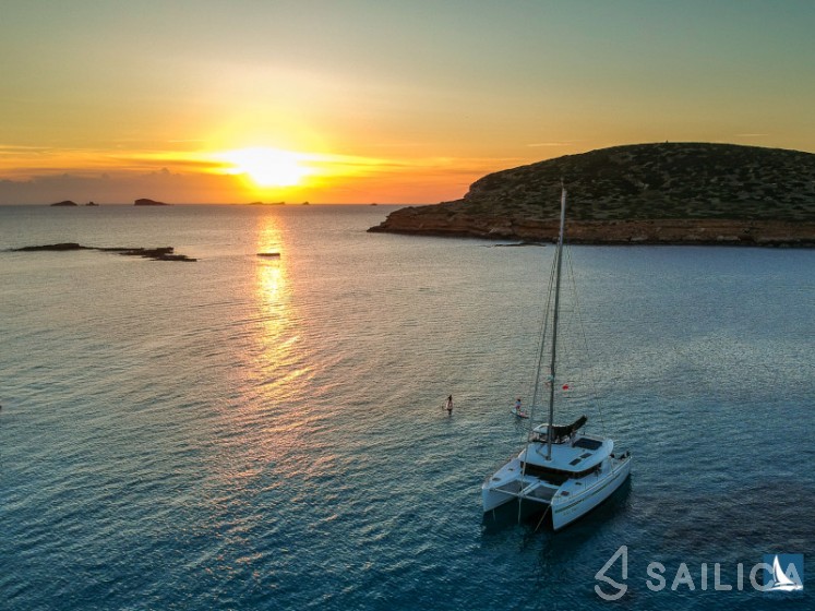 Lagoon 450 Sport - Yacht Charter Sailica